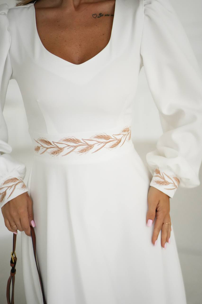 СУКНЯ З ВИШИВКОЮ НА ТАЛІЇ ТА МАНЖЕТАХ 7559