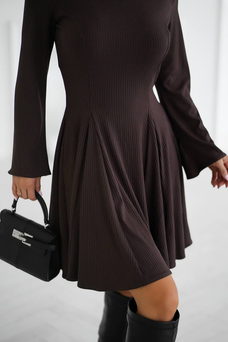 СТИЛЬНА СУКНЯ В РУБЧИК З ДОРОГИМ РУКАВОМ ТА РОЗКЛЬОШЕНОЮ СПІДНИЦЕЮ 7561